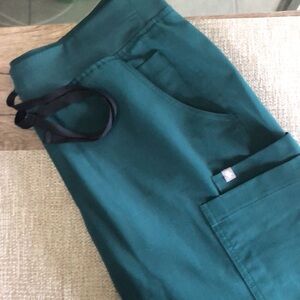 NWOT FIGS Forest Green Scrub Pants Sz M/Petite